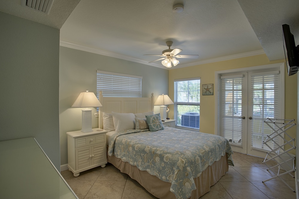 Barefoot Beach Resort - photo 8