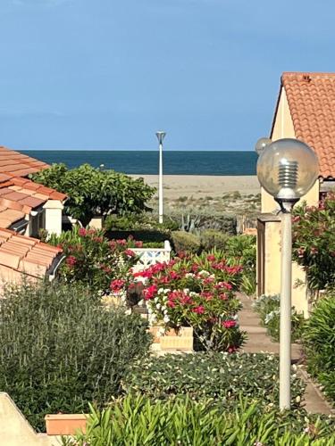 Le Petit Baigneur de la Grand Bleue - carbon neutral hotel in Unknown City