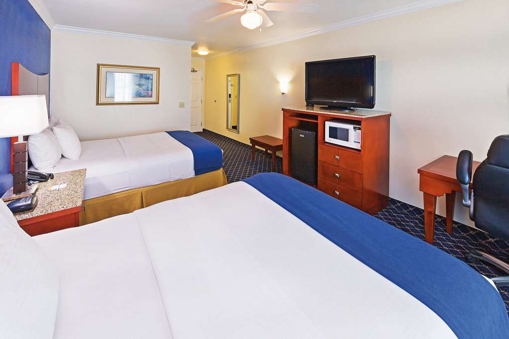 La Quinta Inn & Suites by Wyndham Dalhart - photo 23