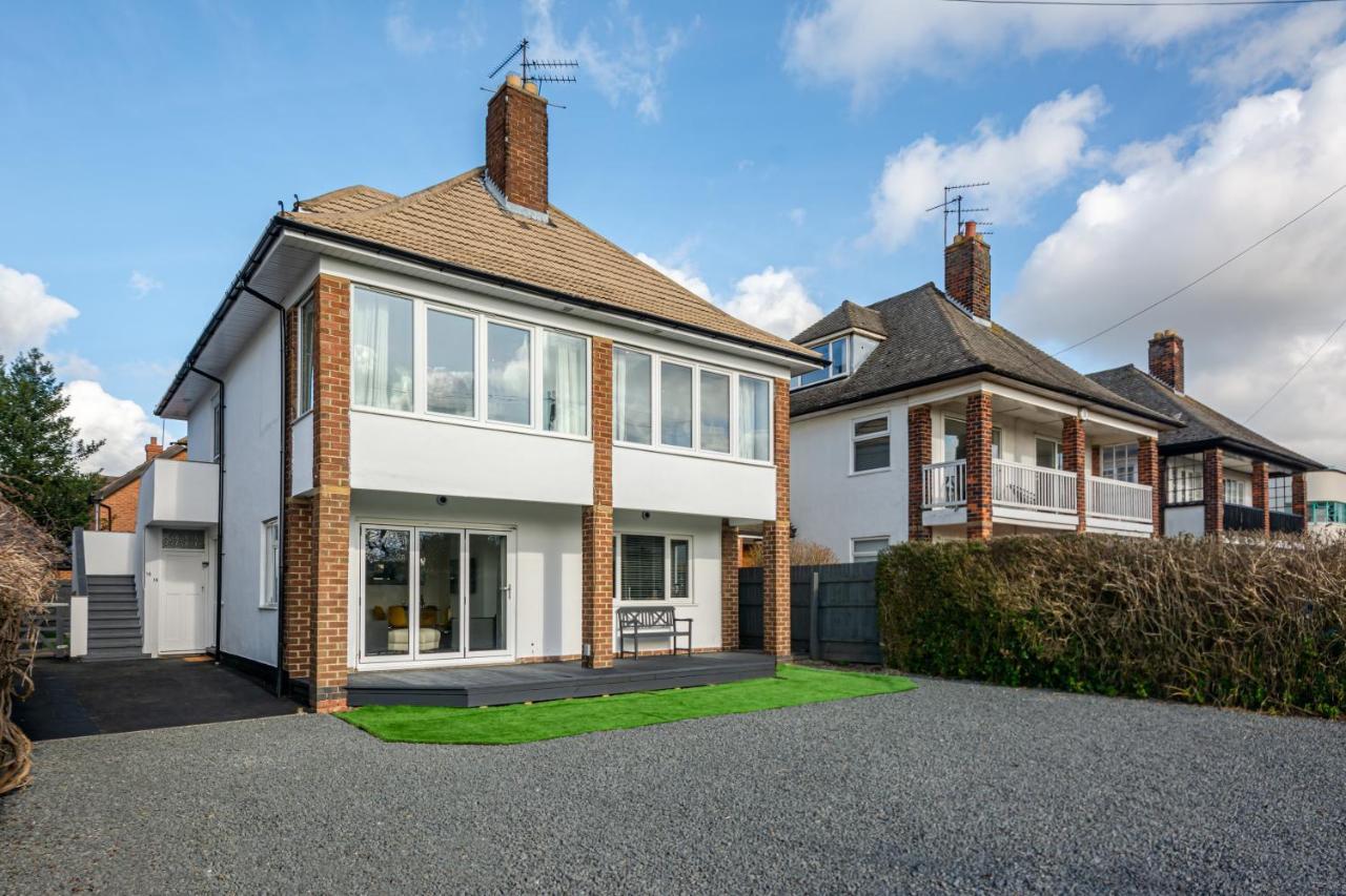 Butterfly House Luxury 2 Bedroom Property — 4-Star Luxury Hotel in Kettering, United Kingdom