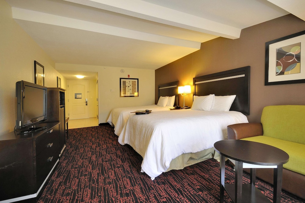 Hampton Inn Jericho Westbury - photo 35