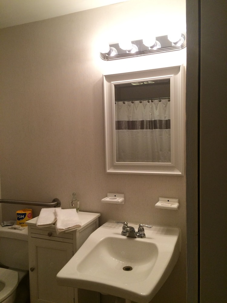 Oswego Inn - photo 25