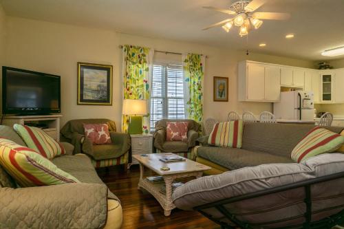 Beach Joy by Oak Island Accommodations - photo 7