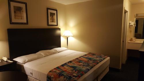 Americas Best Inn Macon - photo 19