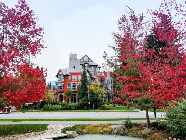 Alpenglow Lodge by Bill — 4-Star Luxury Hotel in Whistler, Canada