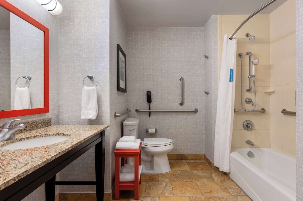 Hampton Inn & Suites Dodge City - photo 26