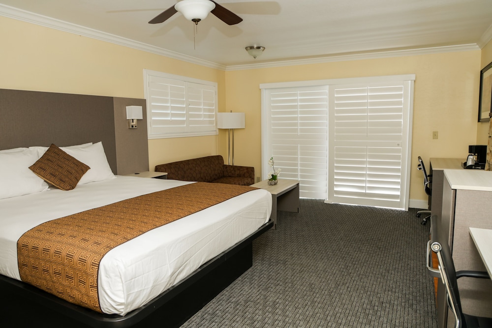 Silver Surf Motel - photo 20