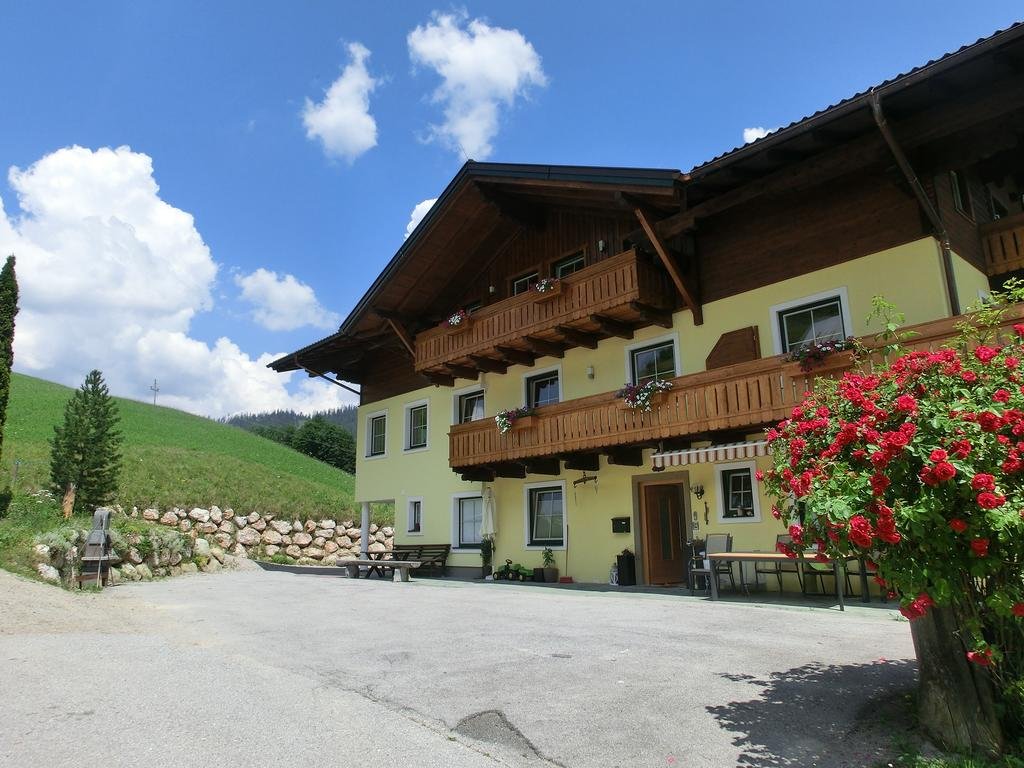 Hinteregghof - carbon neutral hotel in Forstau