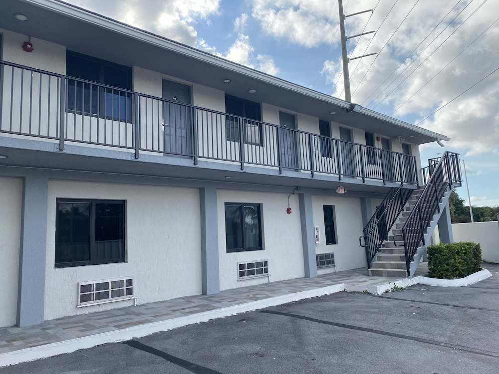 Hialeah Airport Motel - photo 15