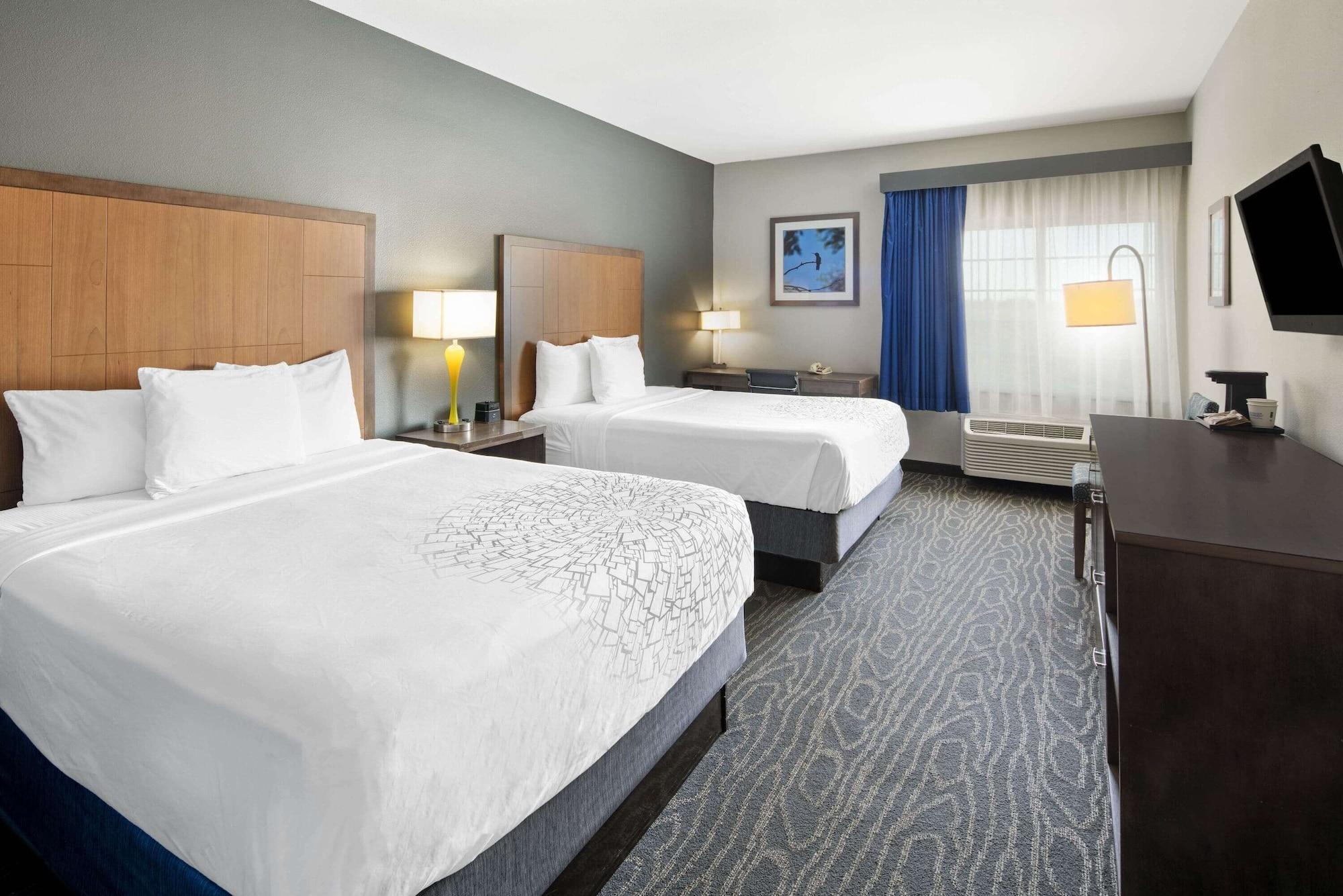 La Quinta Inn & Suites by Wyndham Mercedes Outlet Mall - photo 21