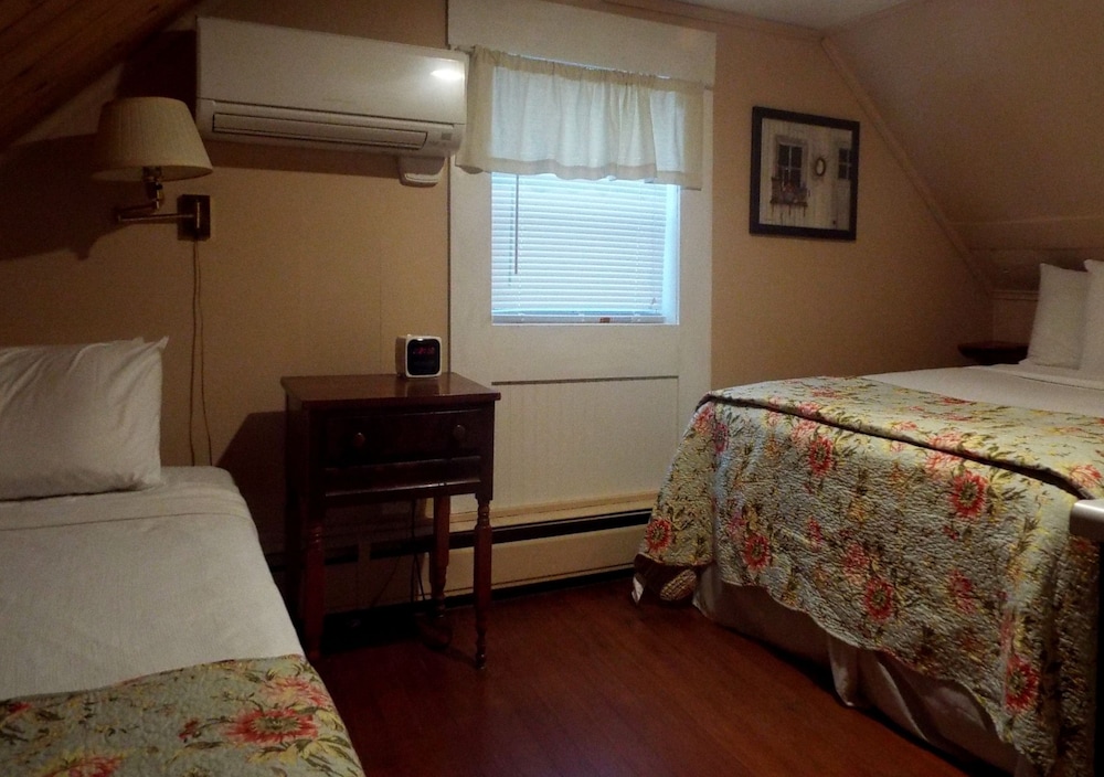 The Vermont Inn - photo 10