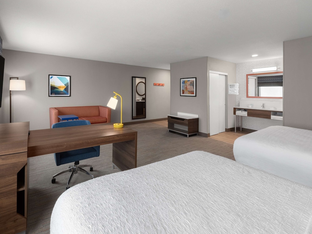 Hampton Inn & Suites Saginaw - photo 13