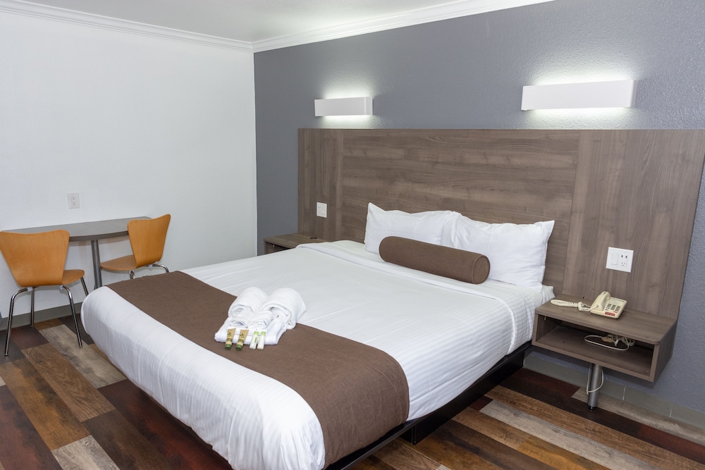 Value Inn Bellflower - photo 8