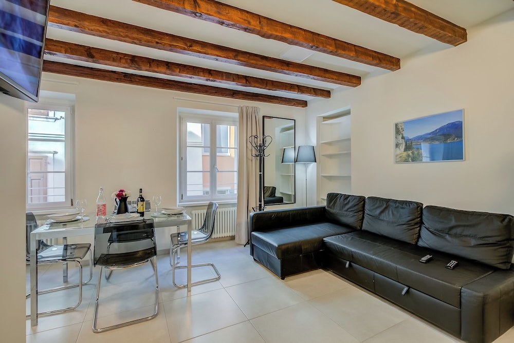 Appartamento Fabrizia — 4-Star Luxury Hotel in Riva Del Garda, Italy