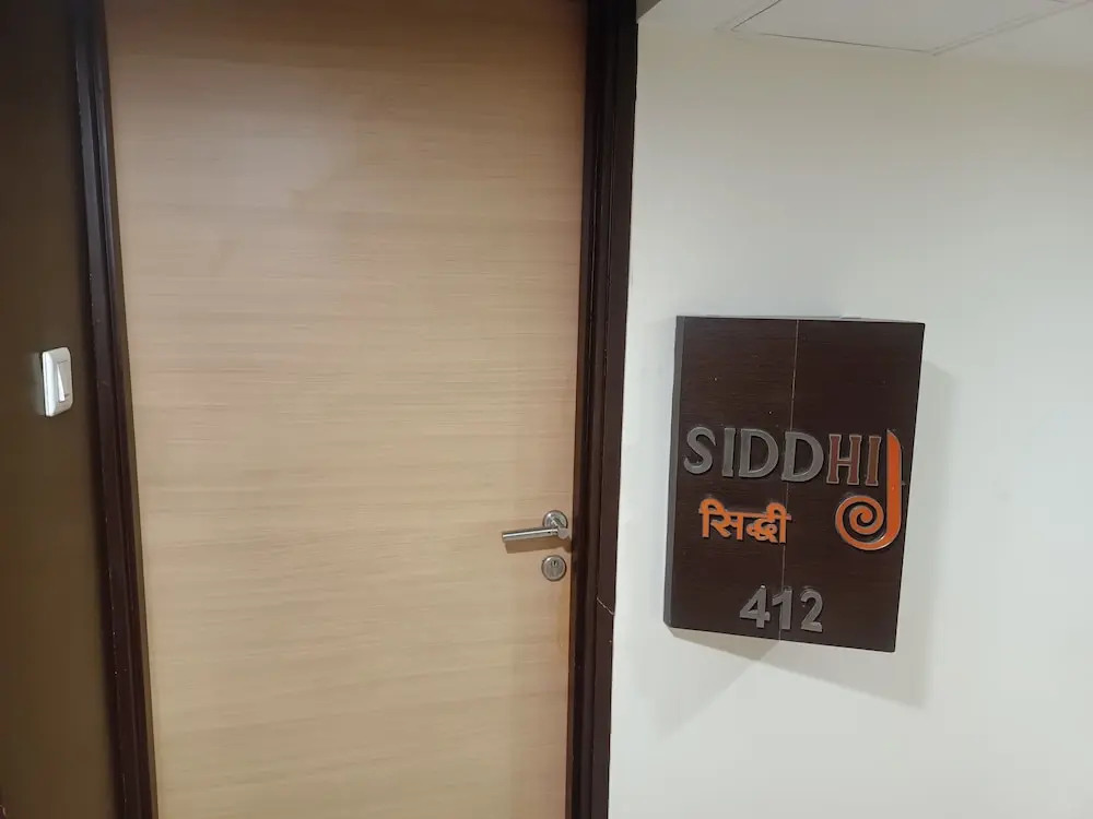 Capital O 62303 Hotel Apna Palace in Indore, India