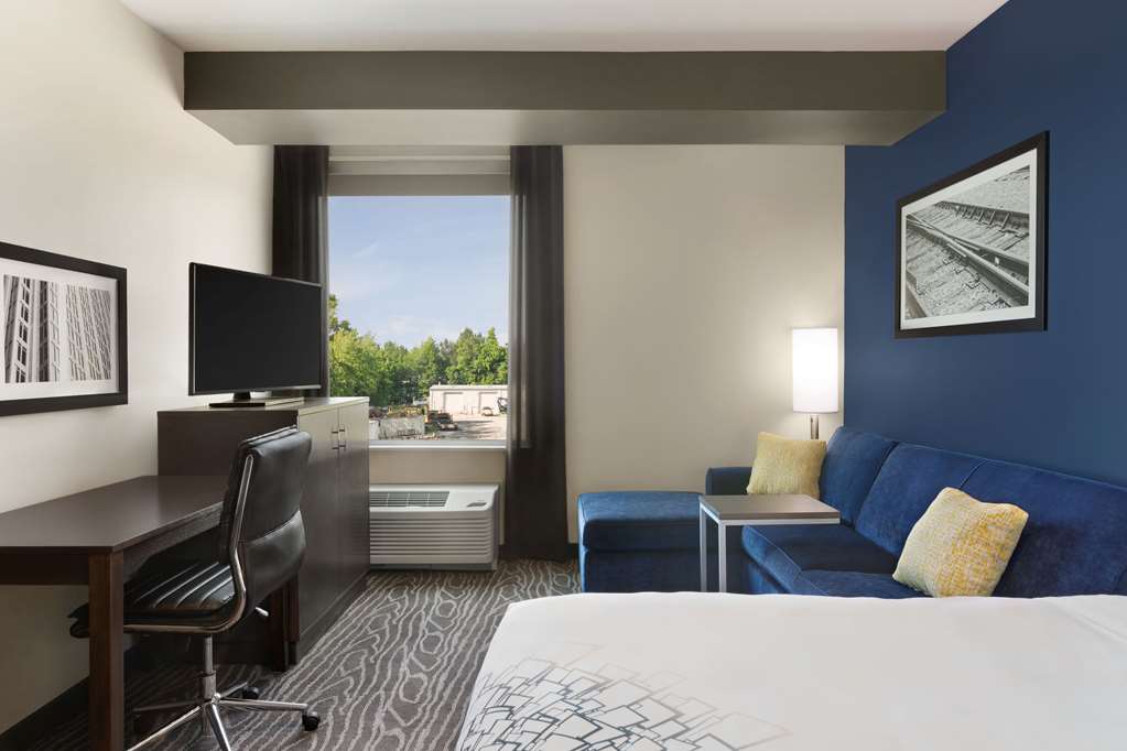 La Quinta Inn & Suites by Wyndham Rock Hill - photo 25