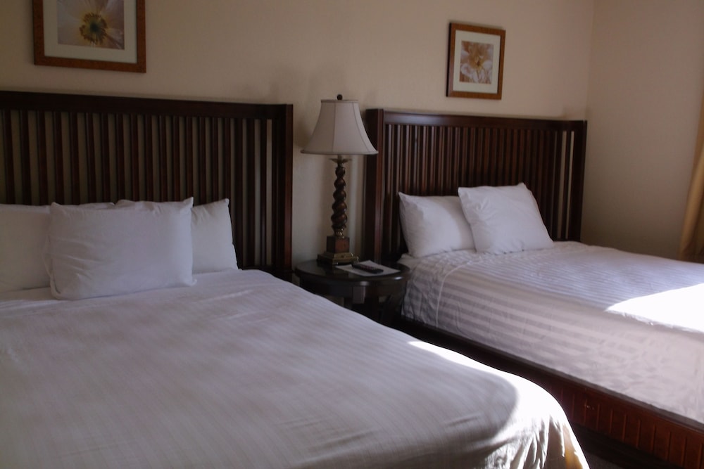 Days Inn & Suites by Wyndham Lake Okeechobee - photo 17