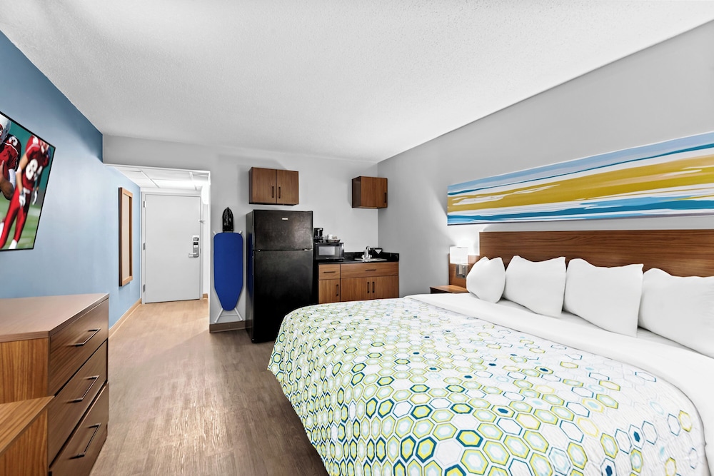 HomeTowne Studios by Red Roof & Conference Center Cortland - photo 21