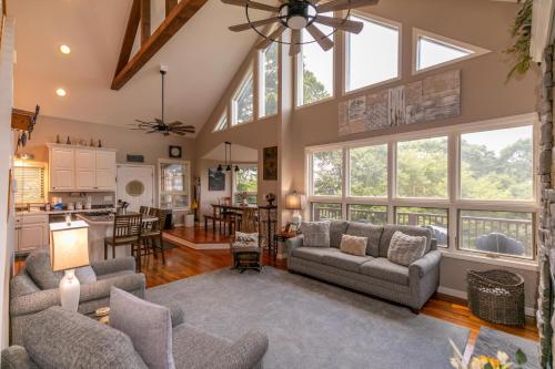 Misty Mountain Hideaway in Blowing Rock, United States