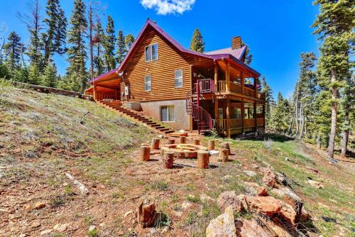 Empty Saddle - carbon neutral hotel in Unknown City