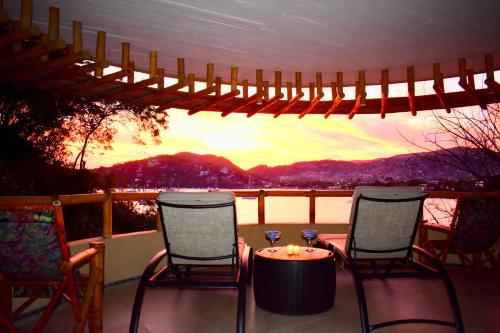 Casa de Ali: Located on the beach — 4-Star Luxury Hotel in Ixtapa-Zihuatanejo, Mexico