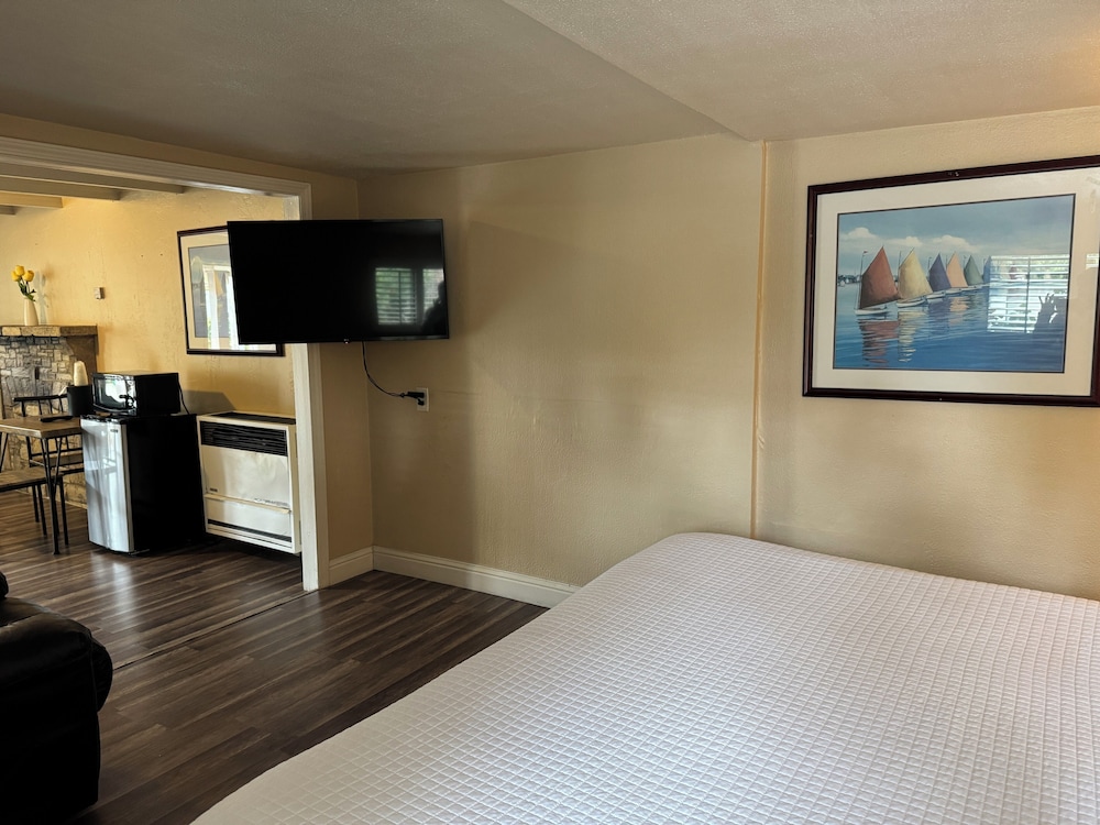Carmel Resort Inn - photo 59