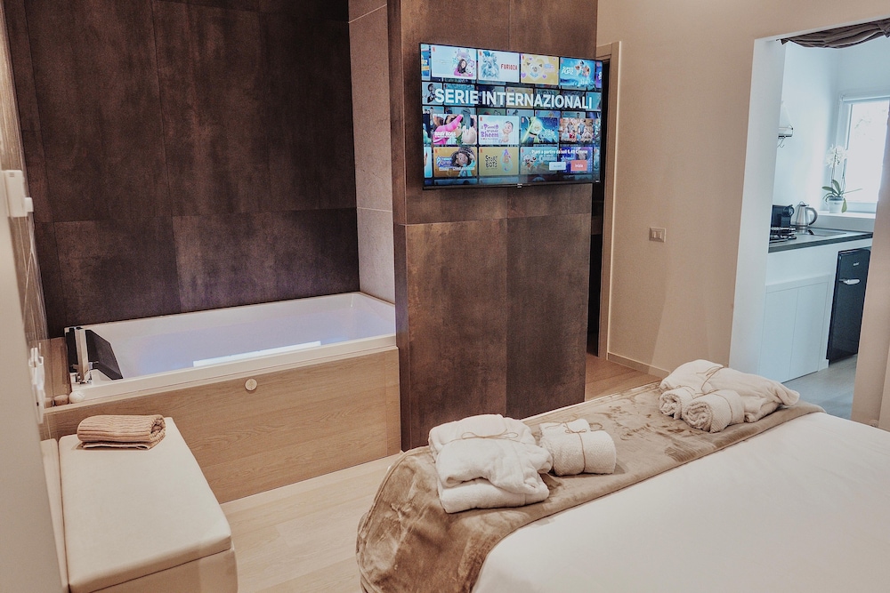 18zero2 Luxury Rooms — 4-Star Luxury Hotel in Bari, Italy