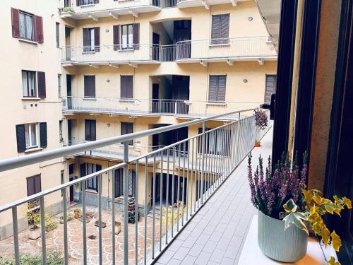 Ringhiera House Tertulliano Quiet Family Apartment near Fondazione Prada with Free Parking — 4-Star Luxury Hotel in Milan, Italy