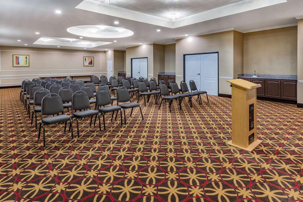 La Quinta Inn & Suites by Wyndham Garland Harbor Point - photo 56