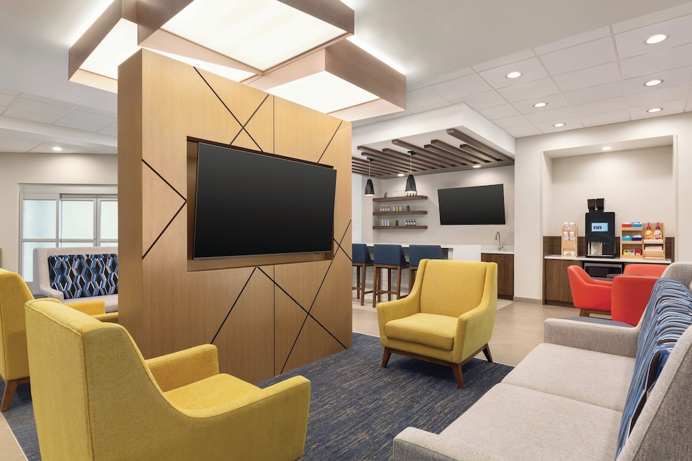 Holiday Inn Express & Suites Bessemer Birmingham SW by IHG - photo 48