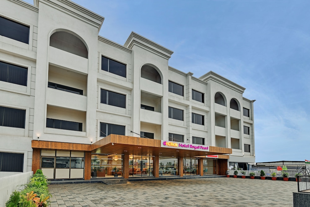 Click Hotel Royal Pearl Galenda Dahej in Bharuch, India