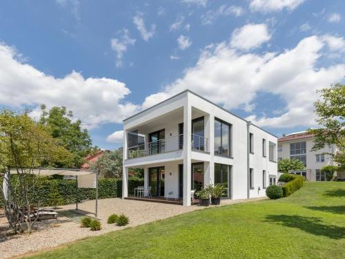 Ferienwohnungen Splendid — 4-Star Luxury Hotel in Uhldingen-Muhlhofen, Germany