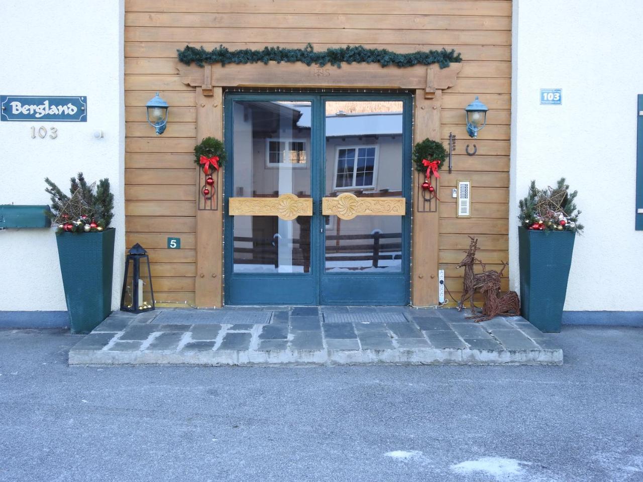 Ferienhaus Bergland — 4-Star Luxury Hotel in Flachau, Austria
