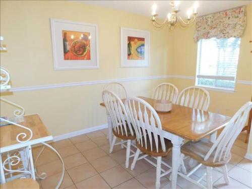 G2 Great Extra Glassed In Dining Area 3bed 2 5 Bath Very Nice Glassed In Porch Close To Clubhouse — Orleans