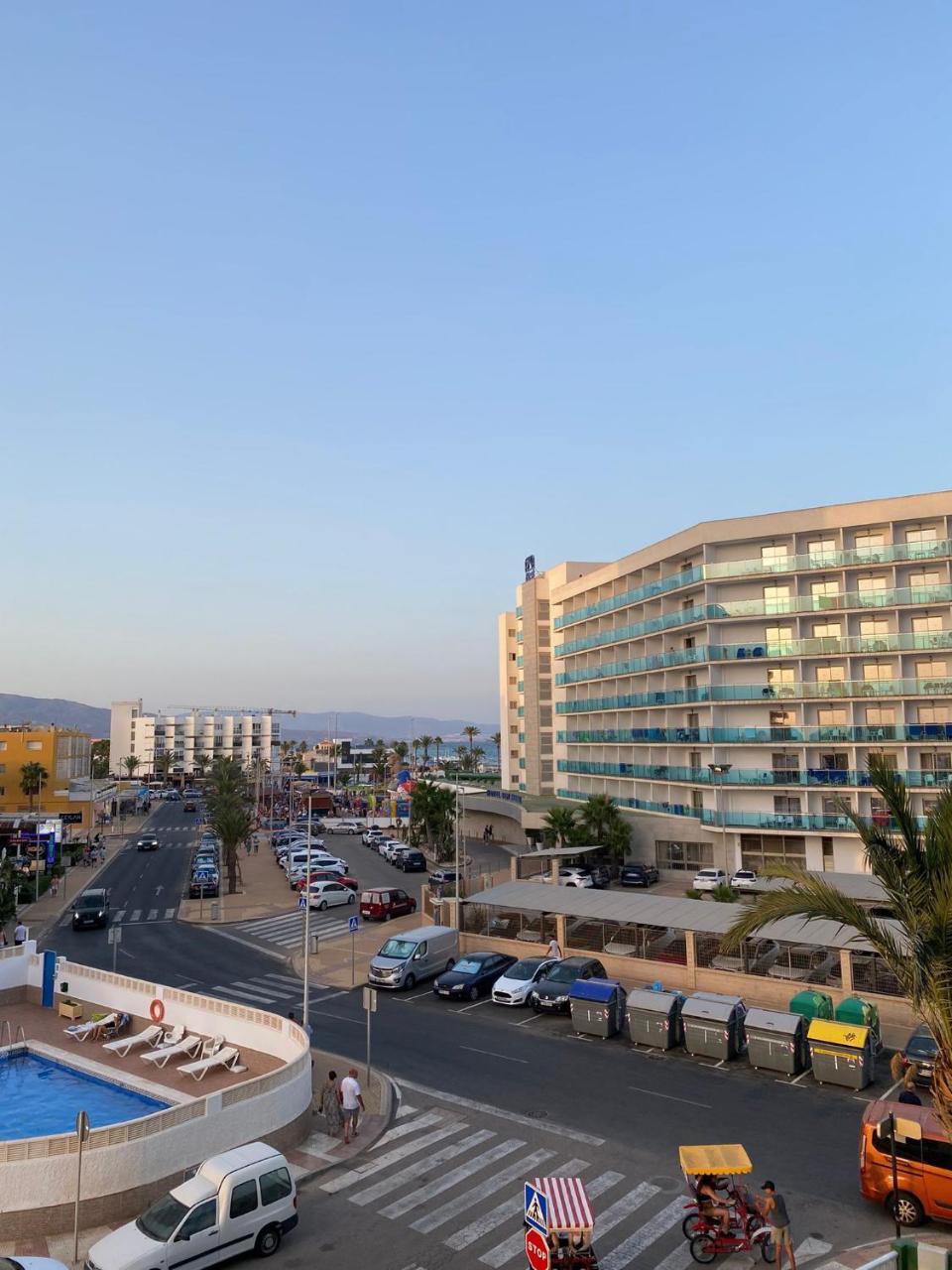 Apartamento la Gracia — 4-Star Luxury Hotel in Roquetas De Mar, Spain