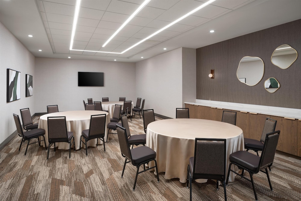 Embassy Suites by Hilton at Hot Springs Convention Center - photo 39