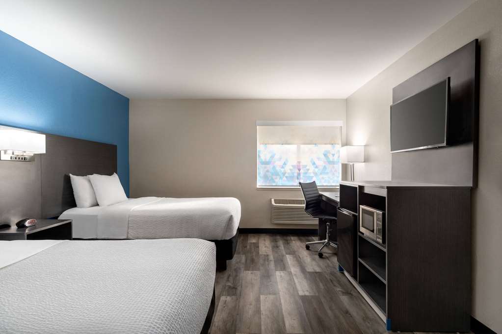 La Quinta Inn & Suites by Wyndham Chicago Tinley Park - photo 30