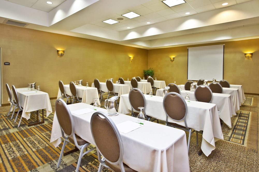 Holiday Inn & Suites Green Bay Stadium by IHG - photo 28