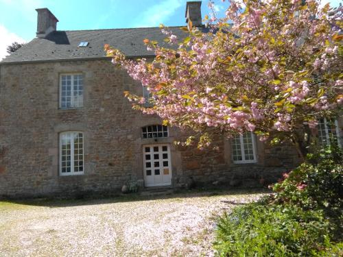 Le Presbytere Cotentin Val de Saire Fermanville Proximite Immediate Mer Et Foret — hotel in Fermanville