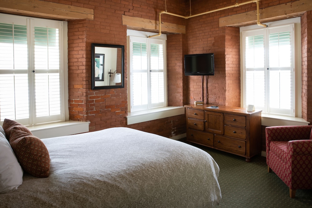 The Common Man Inn & Restaurant - photo 17