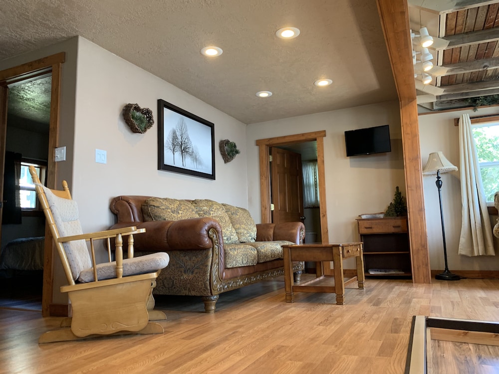 Hollys Resort - photo 19