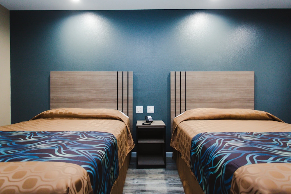 Budget Host Inn and Suites - photo 8