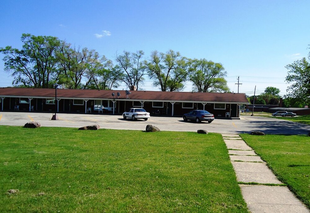 Spinning Wheel Motel - photo 16