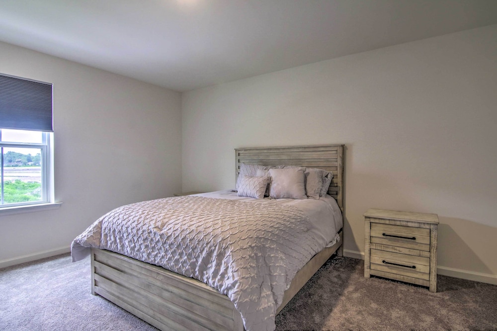 4 Mi to Bethany Beach Townhome with Screened Porch — 4-Star Luxury Hotel in Millville, United States