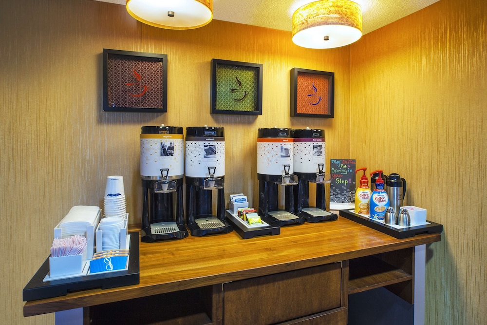 Hampton Inn Gaylord - photo 21