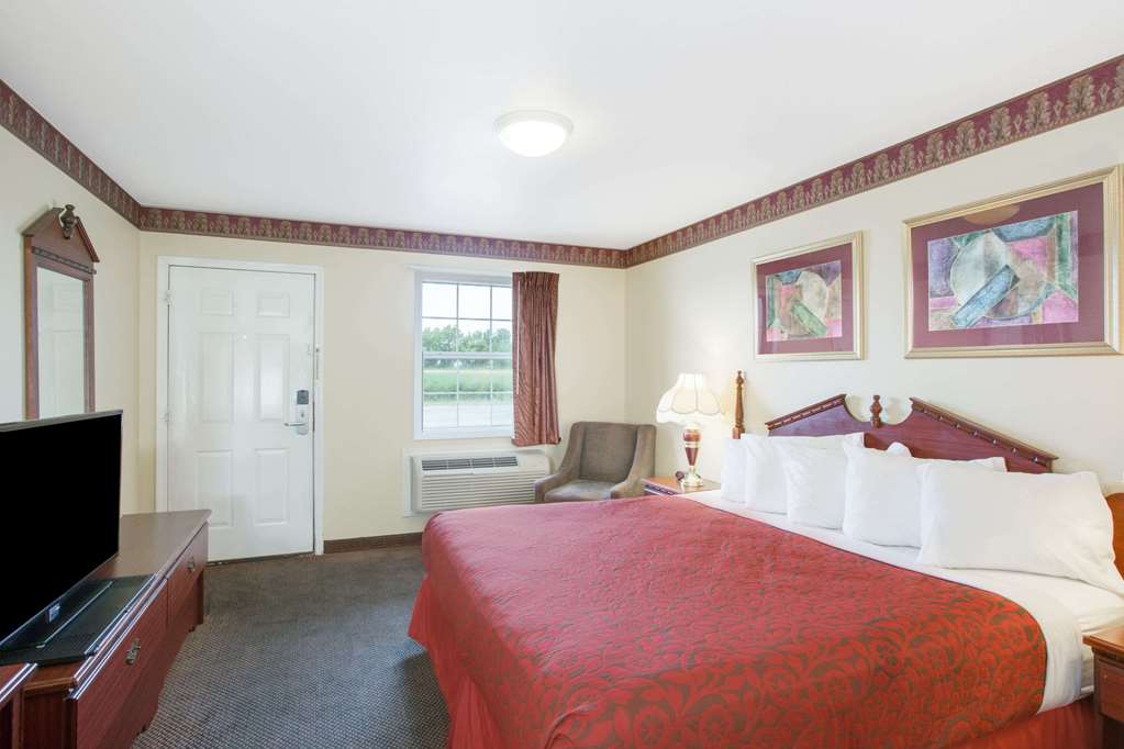 Days Inn by Wyndham Trumann AR - photo 11