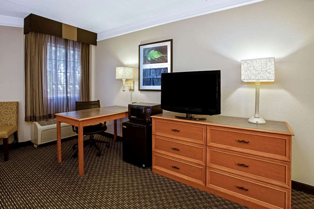 La Quinta Inn & Suites by Wyndham Tucson Airport - photo 15