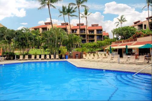 Roomy Condo Steps to Beach with Pool and Hot Tub — 4-Star Luxury Hotel in Wailea, United States