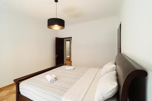 Stylish 3BR Apt near Mziuri Park By Wehost