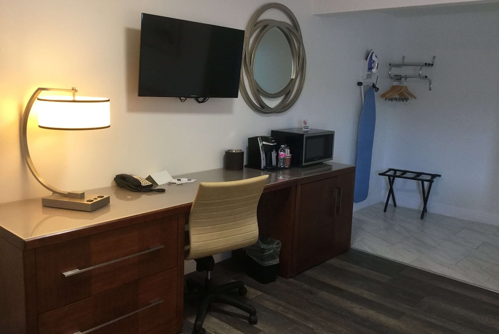 Travelodge by Wyndham Crescent City - photo 14